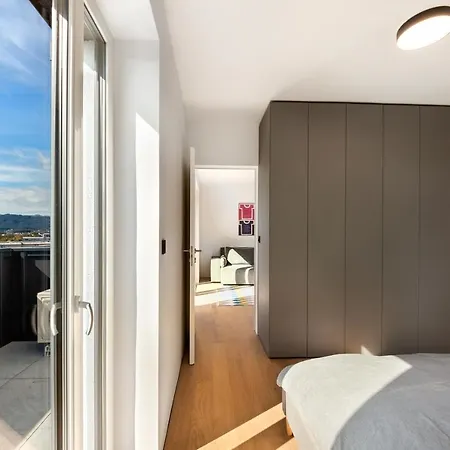 Apartment Top Floor With Magnificent Views In Siska District